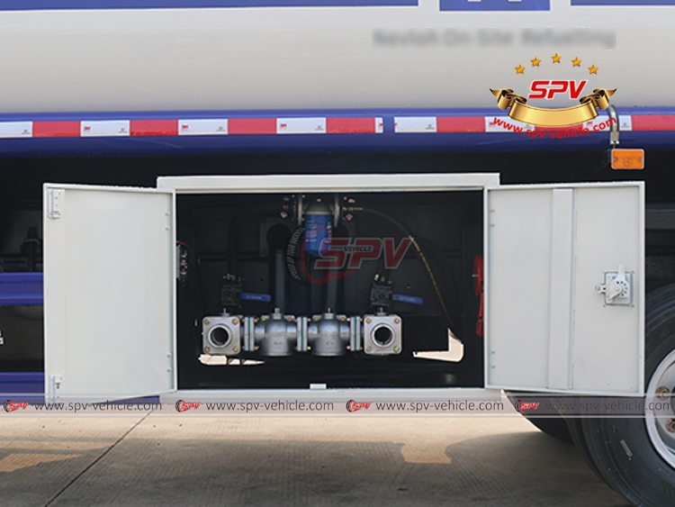 8,000 Litres Fuel Truck Sinotruk - Discharge Box